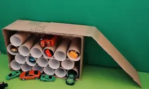 Jak zrobić garaż z kartonu? Prosty DIY dla dzieci i rodziców