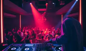 Ile zarabia DJ za noc? Przegląd zarobków i tajemnice sukcesu