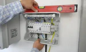 Jaki kabel od falownika do rozdzielni? Wybierz najlepszy dla swojego systemu