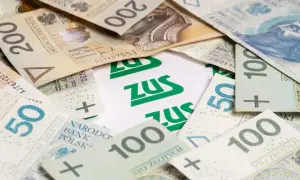 Polskie banknoty 50, 100 i 200 zł z zielonym logo ZUS.