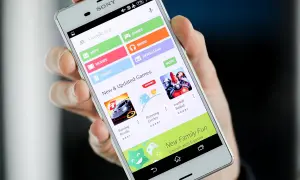 Smartfon z otwartym Sklepem Play. Zobacz, jak wylogować się ze Sklepu Play, aby zarządzać kontem.