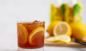 Salud y sabor: Descubre bebidas sin gas ni azúcar caseras y de súper