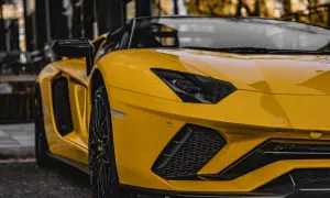 Ile kosztuje wynajem lamborghini? Sprawdź ceny i ukryte koszty