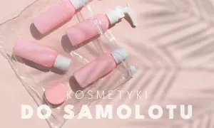Różowe buteleczki z kosmetykami do bagażu podręcznego, gotowe na podróż samolotem.