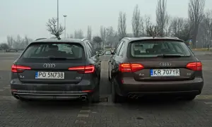 Dwa Audi A4 Avant stoją obok siebie. Wymiary tych modeli są podobne, co widać na zdjęciu.