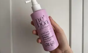 Glass hair z Rossmanna? Wybierz najlepszy spray wygładzający!