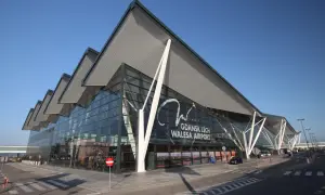 Nowoczesny terminal lotniska im. Lecha Wałęsy w Gdańsku. Kiedy powstało lotnisko w Gdańsku? Nowy obiekt otwarto w 2015 roku.