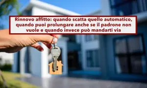 Chiavi di casa con ciondolo a forma di casetta, su sfondo sfocato di un'abitazione. Il testo parla di rinnovo affitto, anche per un contratto locazione 4 anni senza rinnovo.