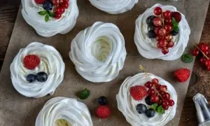 Tort bezowy: pysznie czy przepysznie? Odkryj smak idealny!
