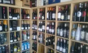 Almacén de bebidas: Inversión, licencias y logística para ganar