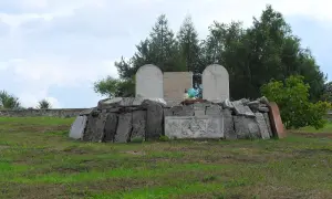 Co oznaczają kamyki na macewach? Odkryj ich głęboką symbolikę