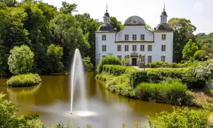 Schloss Baldeney: Ein Muss in Essen mit Wasserspiel und idyllischem Park.