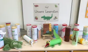 Kreative Leserollen für die Grundschule, gestaltet als Krokodile und mit Buchmotiven.