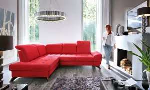 Czerwona kanapa: Jaki kolor ścian? Stwórz salon marzeń!