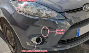 Avant le contrôle technique : feu antibrouillard avant cassé, bouclier perforé et projecteur endommagé sur une voiture grise.