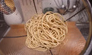 Jak ugotować makaron ramen idealnie? Sekrety sprężystej tekstury