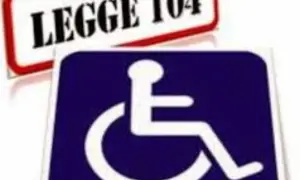 Simbolo disabilità e targa "LEGGE 104". Un promemoria per i diritti delle persone con disabilità, inclusi coloro con **asperger**.