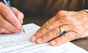 Ile kosztuje umowa przedwstępna u notariusza? Sprawdź ukryte koszty