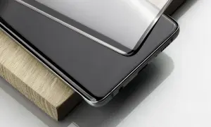 Eleganckie szkło ceramiczne czy hartowane na telefon, idealnie dopasowane do krawędzi.