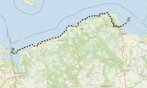 Mapa pokazuje przebieg szlaków długodystansowych w Polsce wzdłuż wybrzeża Bałtyku, od Świnoujścia po Zatokę Gdańską.