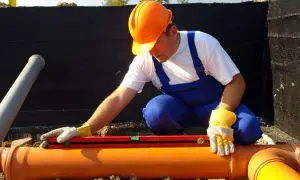 Kto to jest hydraulik i jakie ma kluczowe obowiązki w pracy?