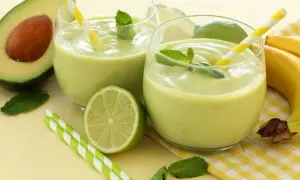 Batido de aguacate y plátano: Receta cremosa, trucos y beneficios