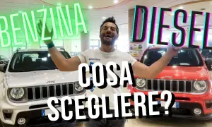 Uomo con auto bianche e rosse, con scritte "BENZINA" e "DIESEL". Cosa scegliere?