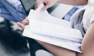 Co to jest rozprawka? Zrozumienie struktury i celu eseju