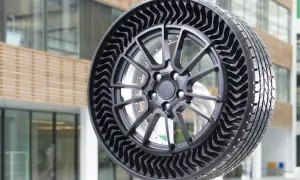Pneu sans chambre à air avec une structure alvéolaire innovante. Le sens de rotation pneu sans flèche est indiqué par le motif en chevrons.