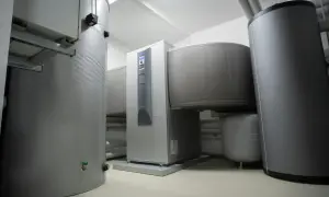 System grzewczy z zasobnikami i pompą ciepła. Gdzie zamontować separator zanieczyszczeń? Prawdopodobnie na powrocie do kotła lub pompy.