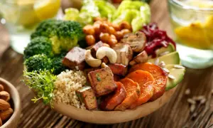 Jak zbilansować dietę wegetariańską, aby uniknąć niedoborów składników?