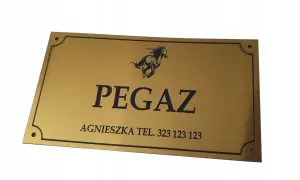 Złote tabliczki z imionami dla Pegaza i Agnieszki. Eleganckie tabliczki z numerem telefonu.