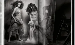 Iconiche modelle con capelli voluminosi in abiti eterei, un'opera di peter lindbergh photography.