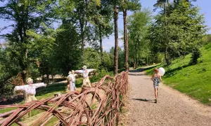 Najlepsze miejsca na rodzinne wycieczki z dzieckiem w Podkarpaciu – sprawdź koniecznie!