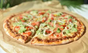 Najlepsze dodatki do pizzy wegetariańskiej, które zaskoczą Twoje kubki smakowe