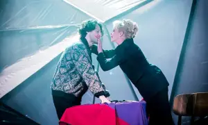 Szymon Kaczmarek reżyser: jego niezwykła kariera i wpływ na teatr