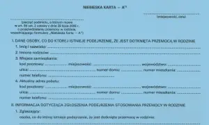 Formularz Niebieska Karta - A, służący do zgłaszania podejrzenia przemocy w rodzinie. Dokument zawiera dane osoby, wobec której istnieje podejrzenie, że jest dotknięta przemocą w rodzinie, oraz informacje o zgłaszającym.
