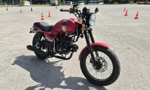 Prawo jazdy AM: Ile kosztuje kurs na motorower? Uniknij ukrytych opłat!