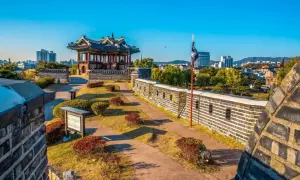 Jak wygląda Korea Południowa? Tradycyjna architektura i nowoczesne budynki tworzą malowniczy krajobraz.