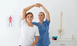 Pilna rehabilitacja: Jak ominąć kolejki NFZ i wybrać prywatnie?