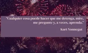 Fuegos artificiales iluminan la noche, acompañando frases de superación personal. Kurt Vonnegut nos enseña a aprender de todo.