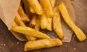 Sekret chrupiących frytek z frytkownicy: Przepis krok po kroku