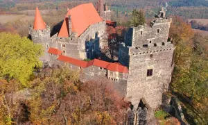 Zamek Grodziec i okolice: przewodnik po wulkanach i historii