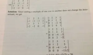 Ejercicios de determinantes: se muestra un cálculo paso a paso para evaluar un determinante 4x4, transformándolo a una forma triangular superior.