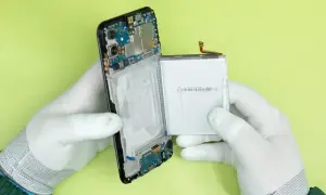 Samsung wymiana baterii: Ile kosztuje i którą opcję wybrać?