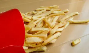 Ile kalorii mają małe frytki z McDonald's? Zaskakujące fakty o kaloriach