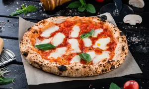 Kiedy powstała pizza? Zaskakujące fakty o jej historii i rozwoju