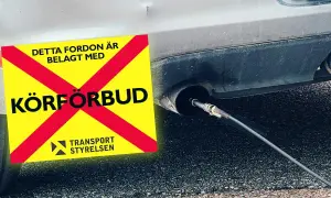 Bil med körförbud på grund av bristande besiktning. En slang kopplad till avgasröret indikerar en kontroll.