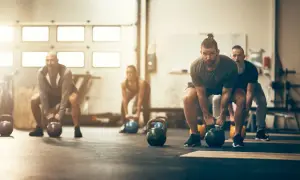 CrossFit: Zdrowie czy ryzyko? Odkryj, jak trenować bezpiecznie.