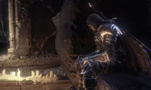 Rycerz w zbroi siedzi przy świecach, szukając wskazówek w **Dark Souls 3 poradnik**.